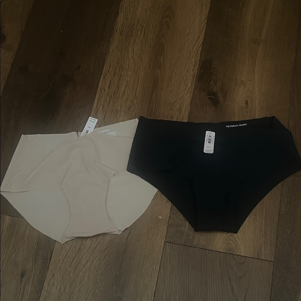 Victoria's Secret Black and Cream Panties Duo, hiphuger, brand new with tag,